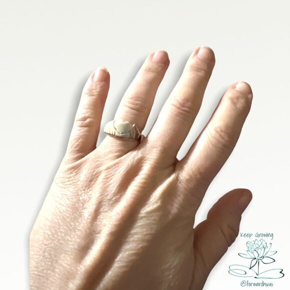 Handmade Hawaiian Carved Heart Seashell Ring Size 8 - Picture 7 of 9